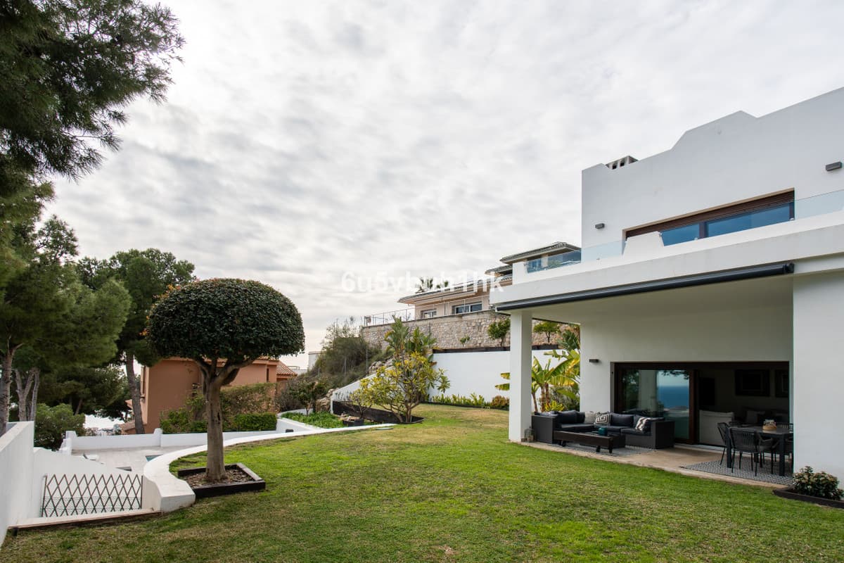 Detached Villa in Málaga — photo 4 of 10