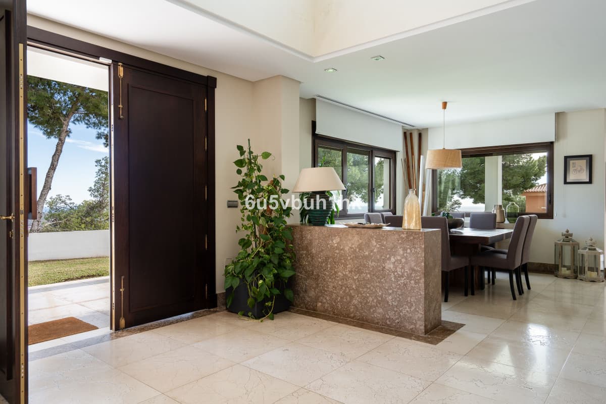 Detached Villa in Málaga — photo 8 of 10