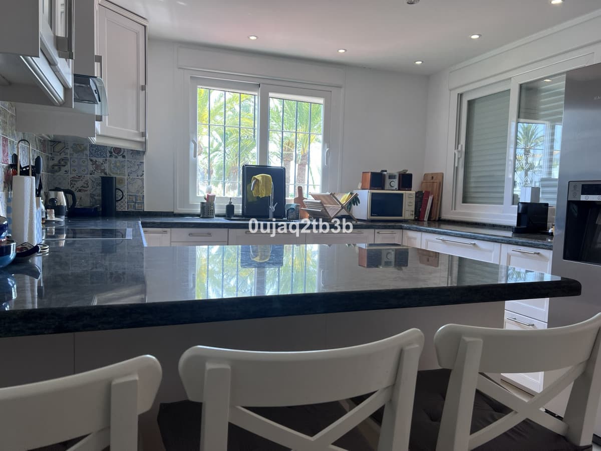 Duplex in Nueva Andalucía — photo 7 of 10