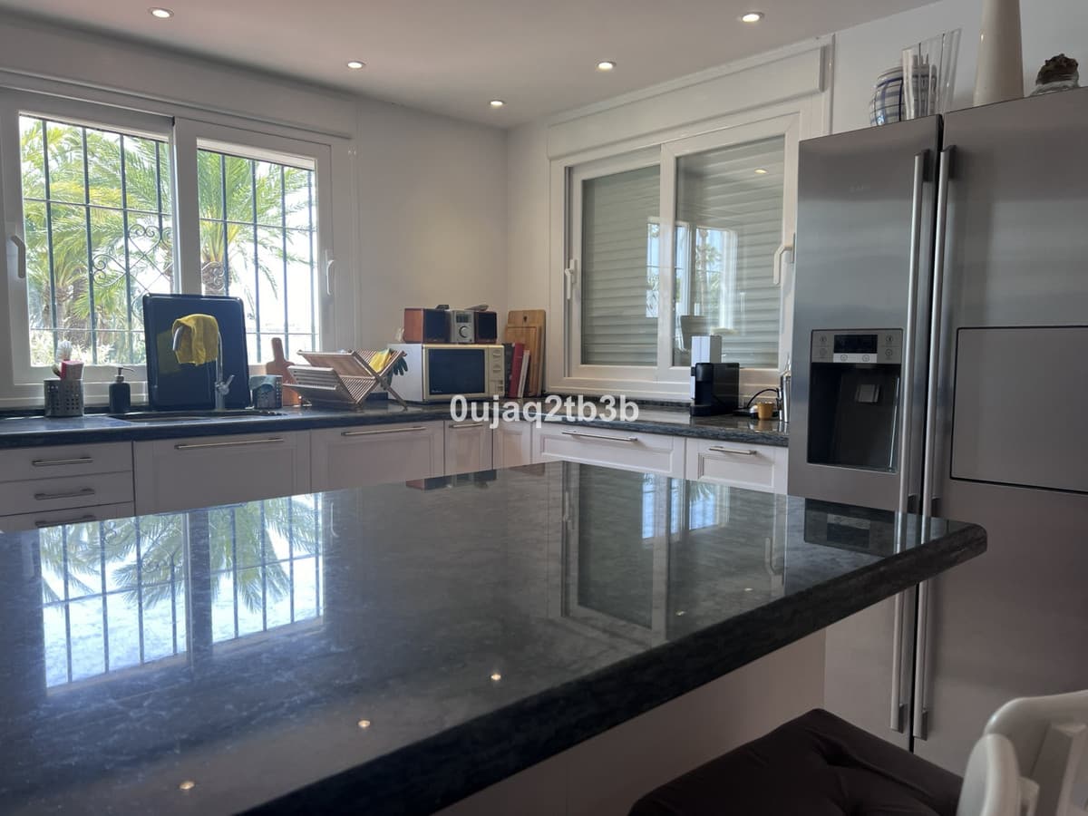 Duplex in Nueva Andalucía — photo 8 of 10