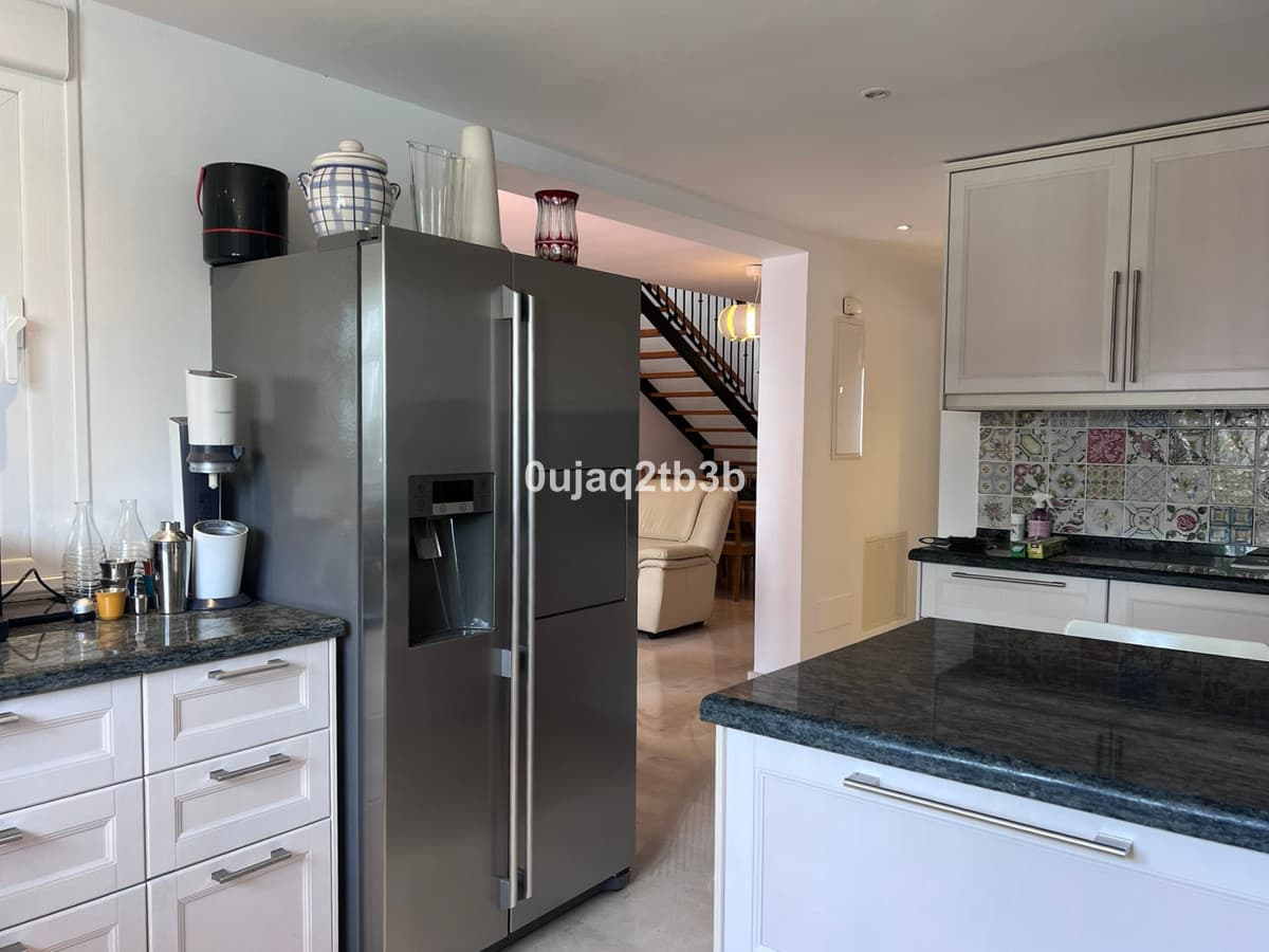 Duplex in Nueva Andalucía — photo 9 of 10