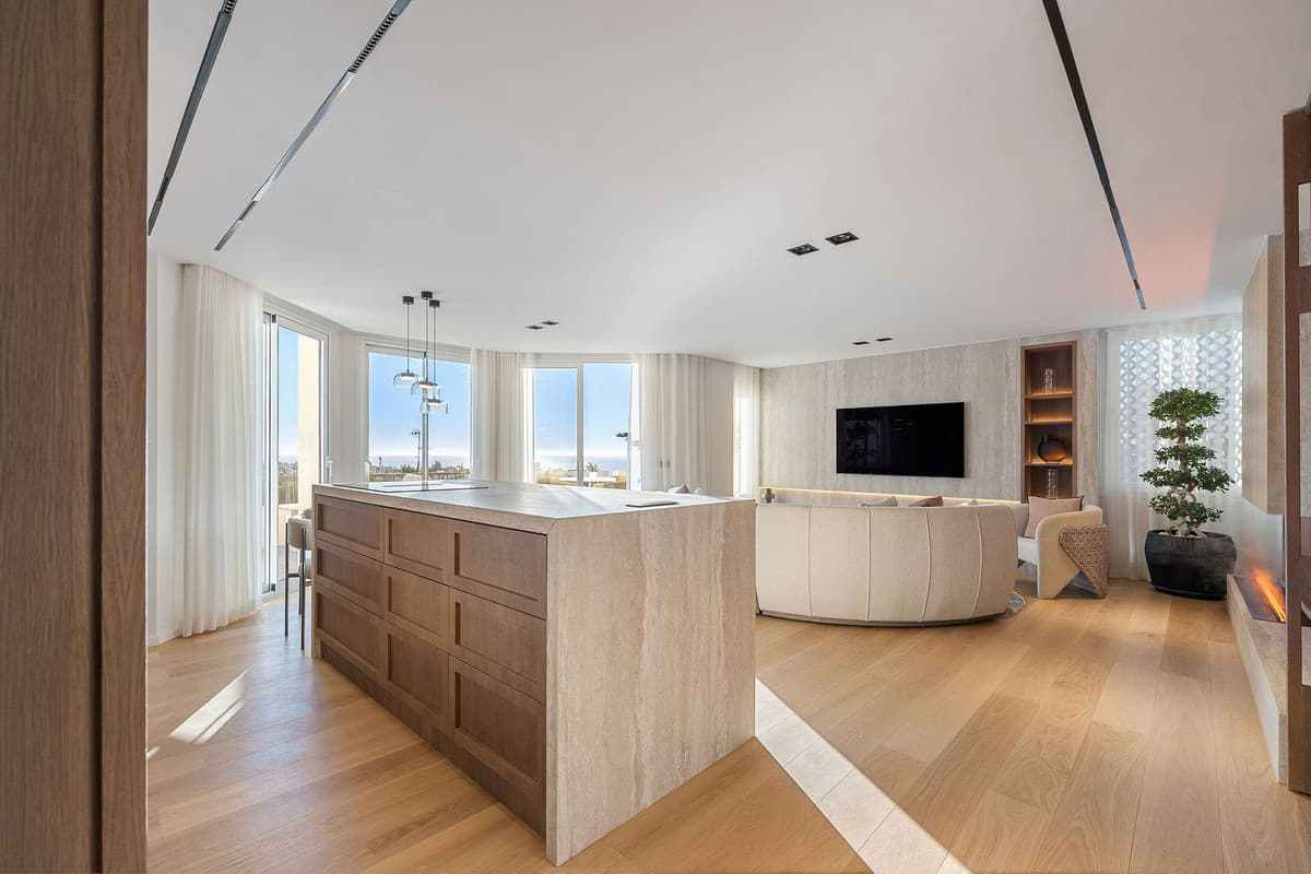 Penthouse Duplex in The Golden Mile — photo 3 of 10