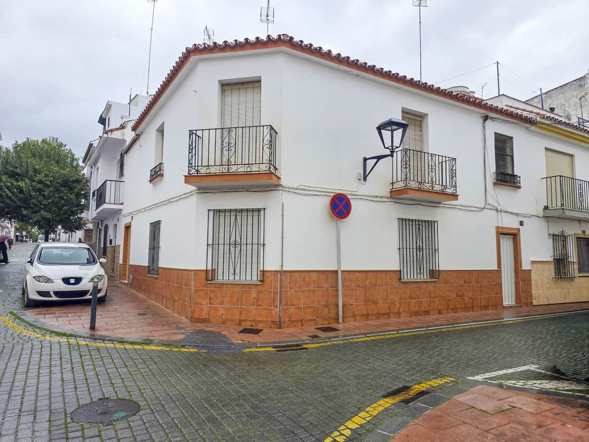 Townhouse in Estepona — photo 1 of 10