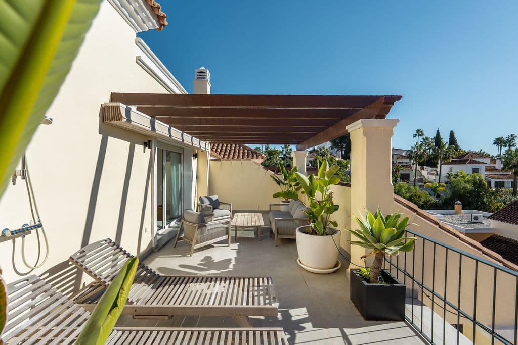 Townhouse in Nueva Andalucía — photo 1 of 10