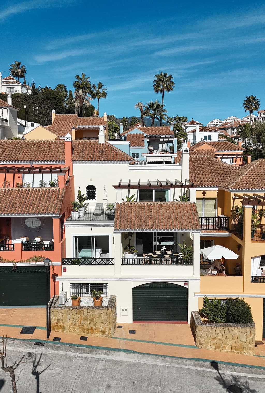 Townhouse in Nueva Andalucía — photo 2 of 10