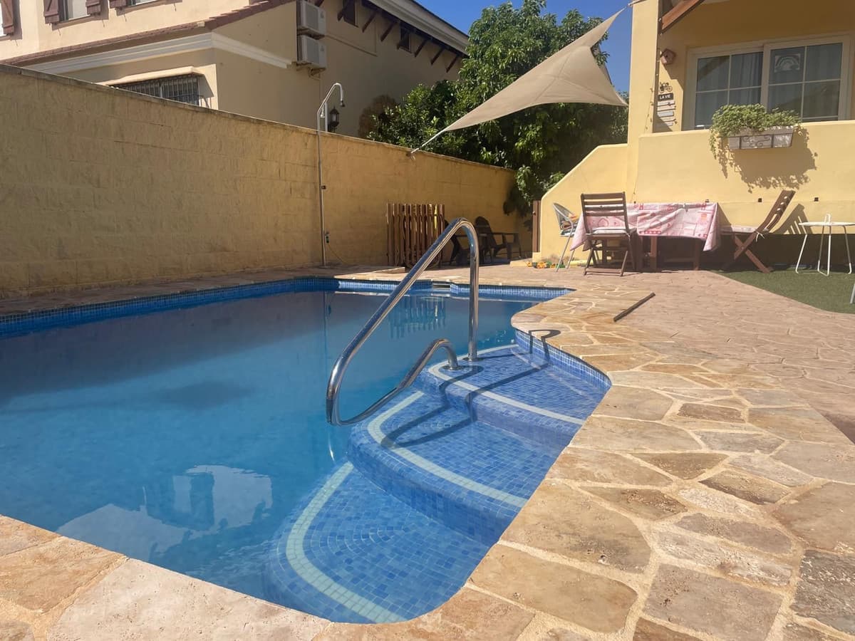 Townhouse in Alhaurín de la Torre — photo 3 of 10