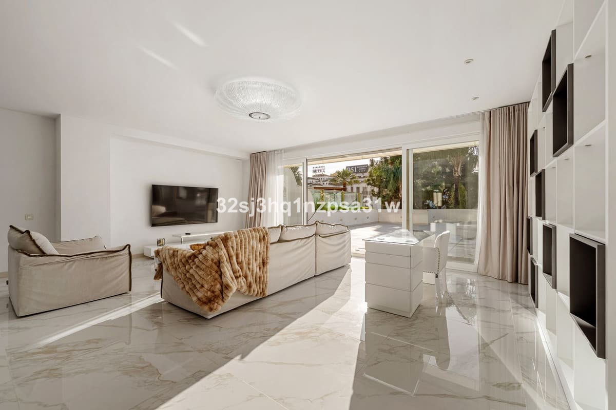 Middle Floor Apartment in Marbella — photo 4 of 10