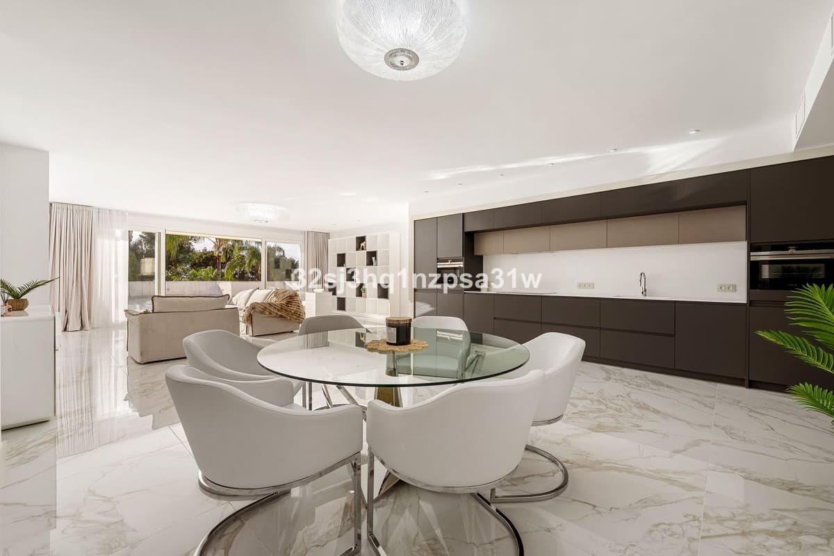 Middle Floor Apartment in Marbella — photo 5 of 10