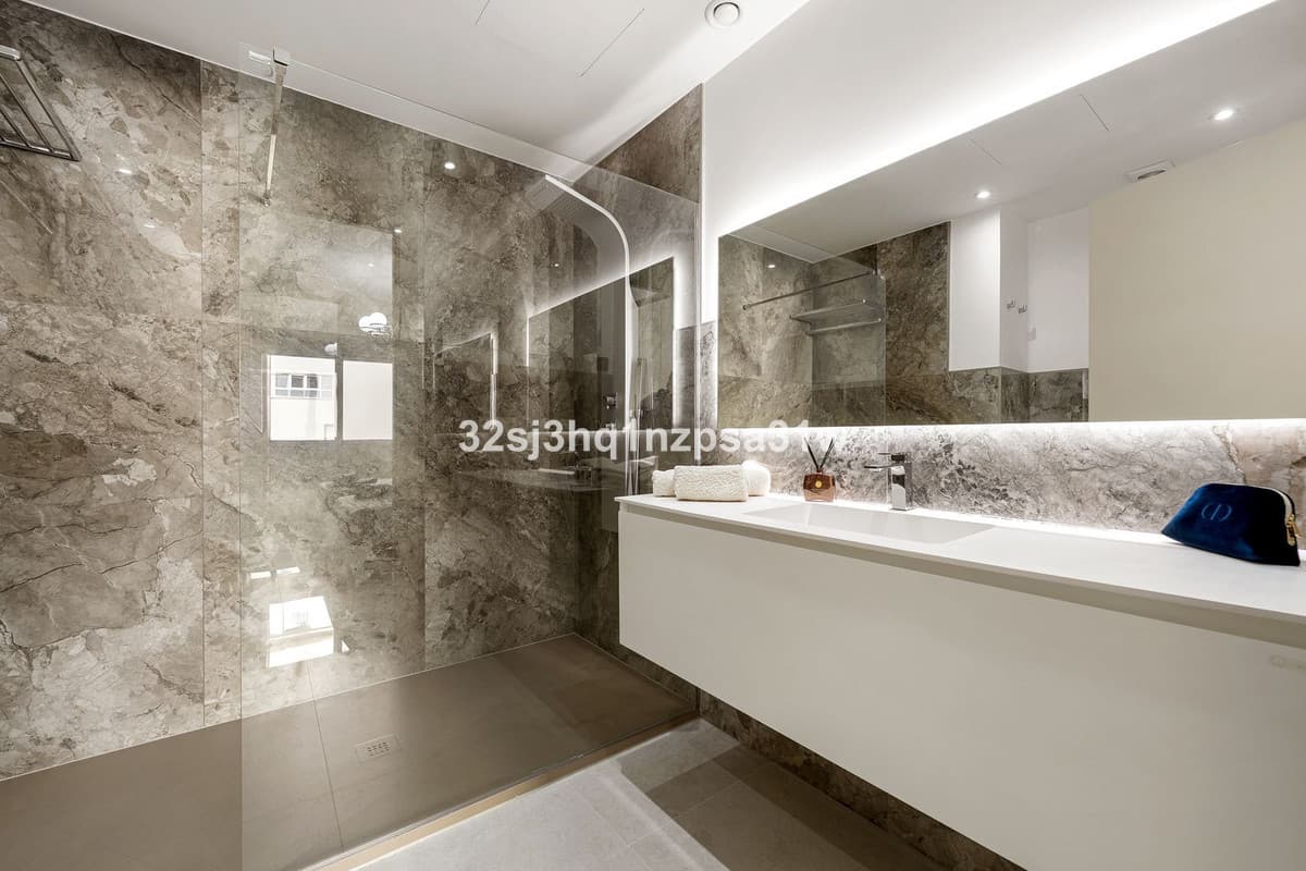 Middle Floor Apartment in Marbella — photo 7 of 10