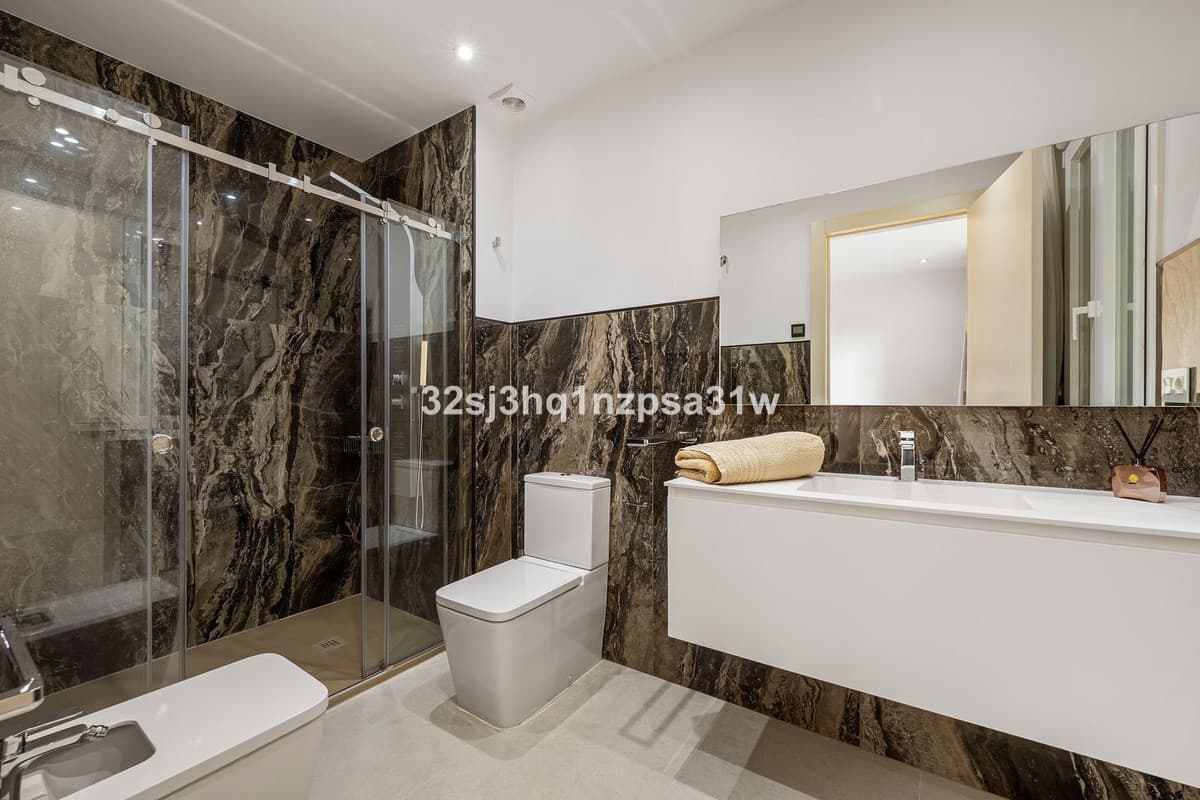 Middle Floor Apartment in Marbella — photo 10 of 10