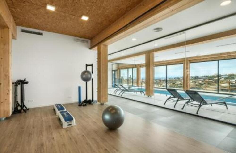 Middle Floor Apartment in Benahavís — photo 10 of 10