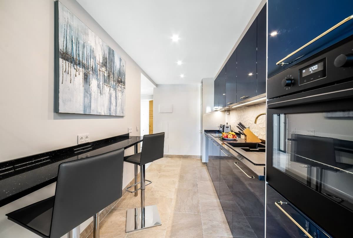 Middle Floor Apartment in Puerto Banús — photo 4 of 10