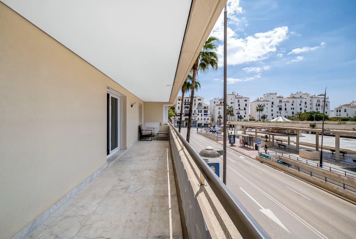 Middle Floor Apartment in Puerto Banús — photo 9 of 10