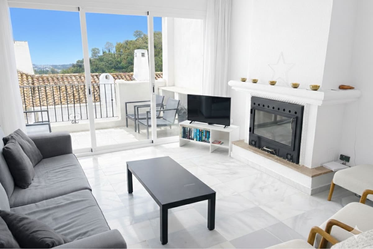 Middle Floor Apartment in Los Almendros — photo 2 of 10