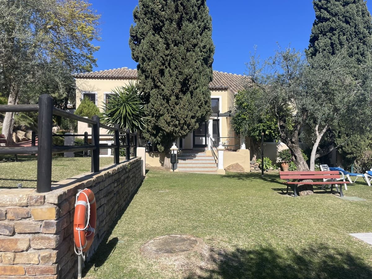 Middle Floor Apartment in Los Almendros — photo 10 of 10