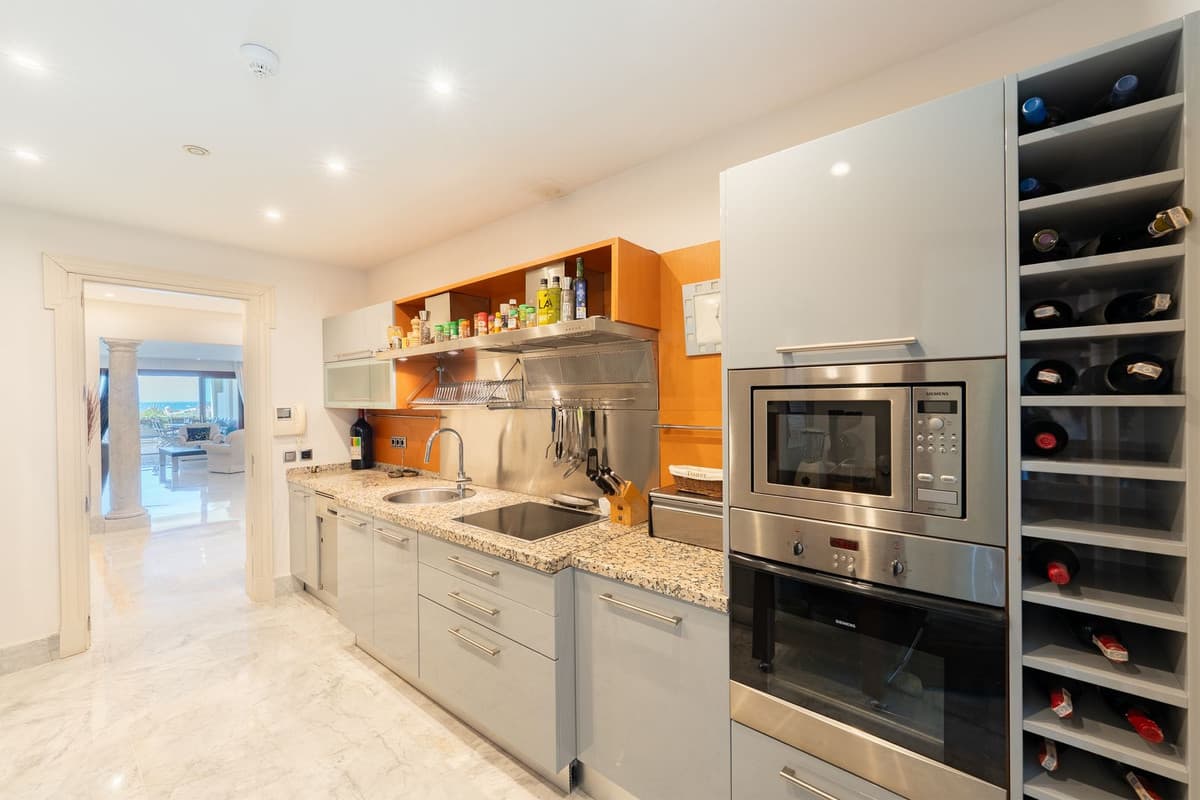 Ground Floor Apartment in Los Monteros — photo 6 of 10
