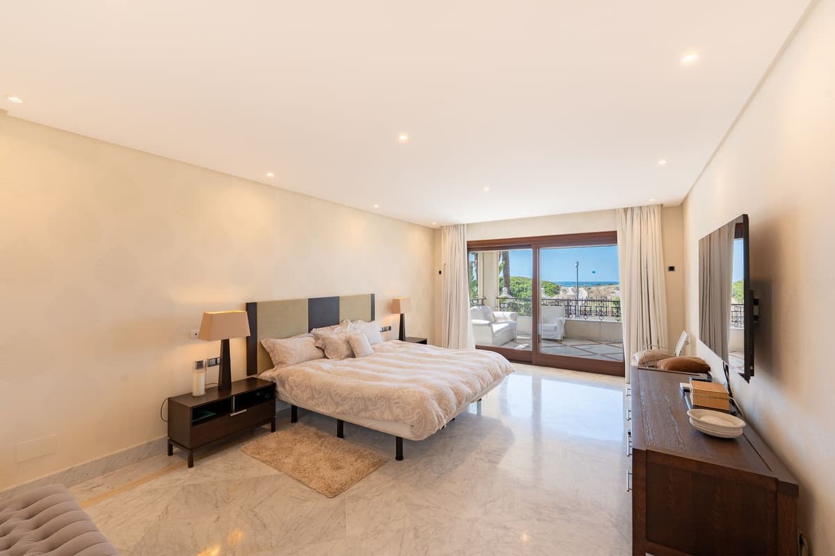 Ground Floor Apartment in Los Monteros — photo 7 of 10