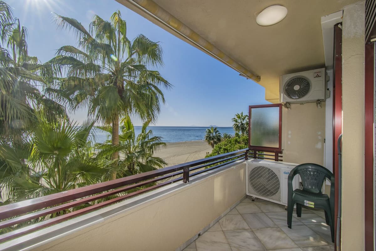 Middle Floor Apartment in Estepona — photo 2 of 10