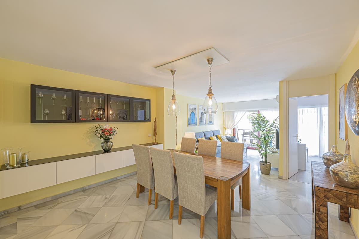 Middle Floor Apartment in Estepona — photo 3 of 10