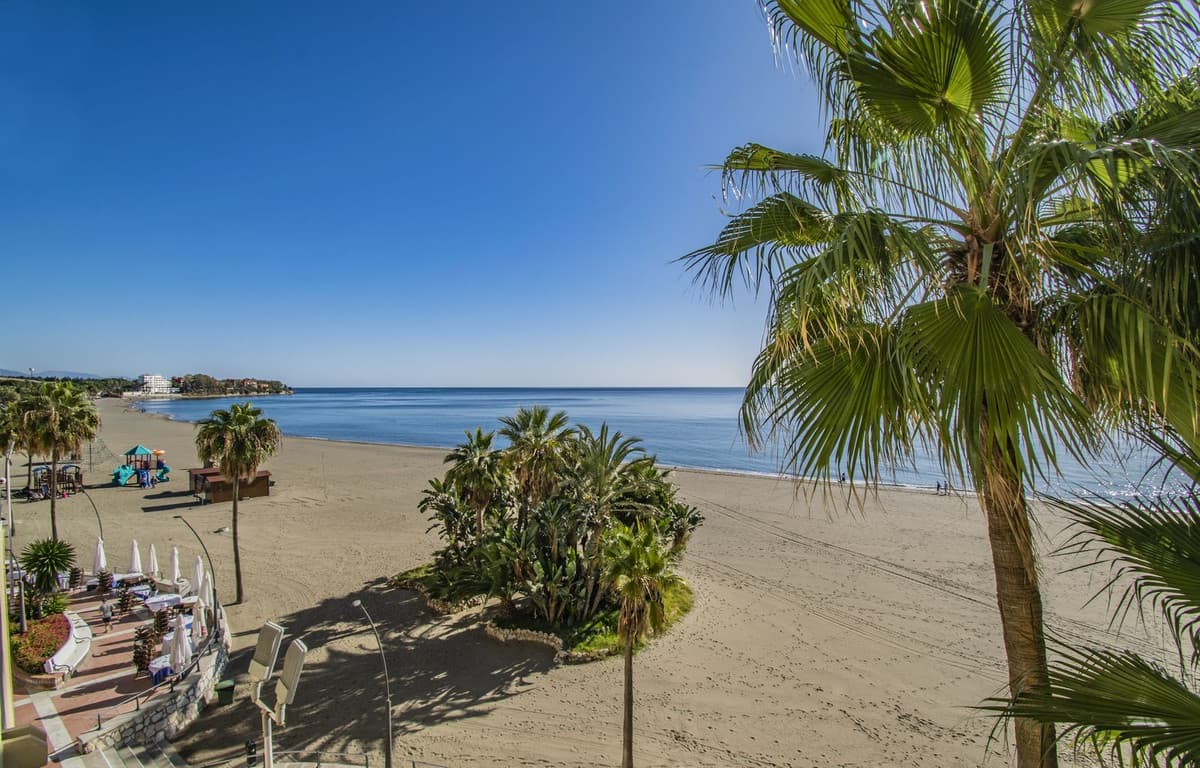 Middle Floor Apartment in Estepona — photo 4 of 10