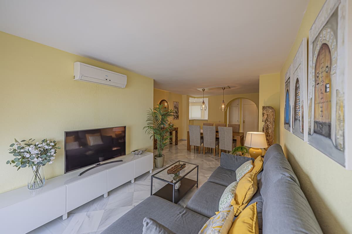 Middle Floor Apartment in Estepona — photo 5 of 10