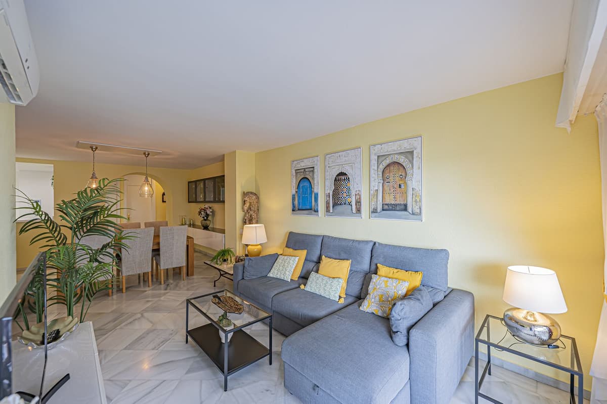 Middle Floor Apartment in Estepona — photo 7 of 10