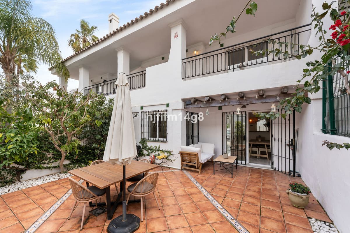 Townhouse in Nueva Andalucía — photo 2 of 10