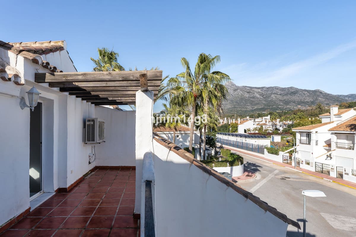 Townhouse in Nueva Andalucía — photo 4 of 10