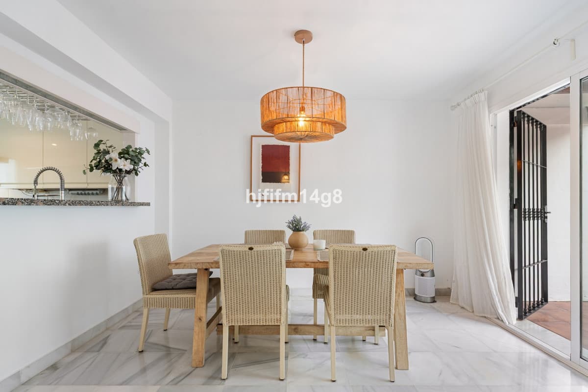 Townhouse in Nueva Andalucía — photo 7 of 10