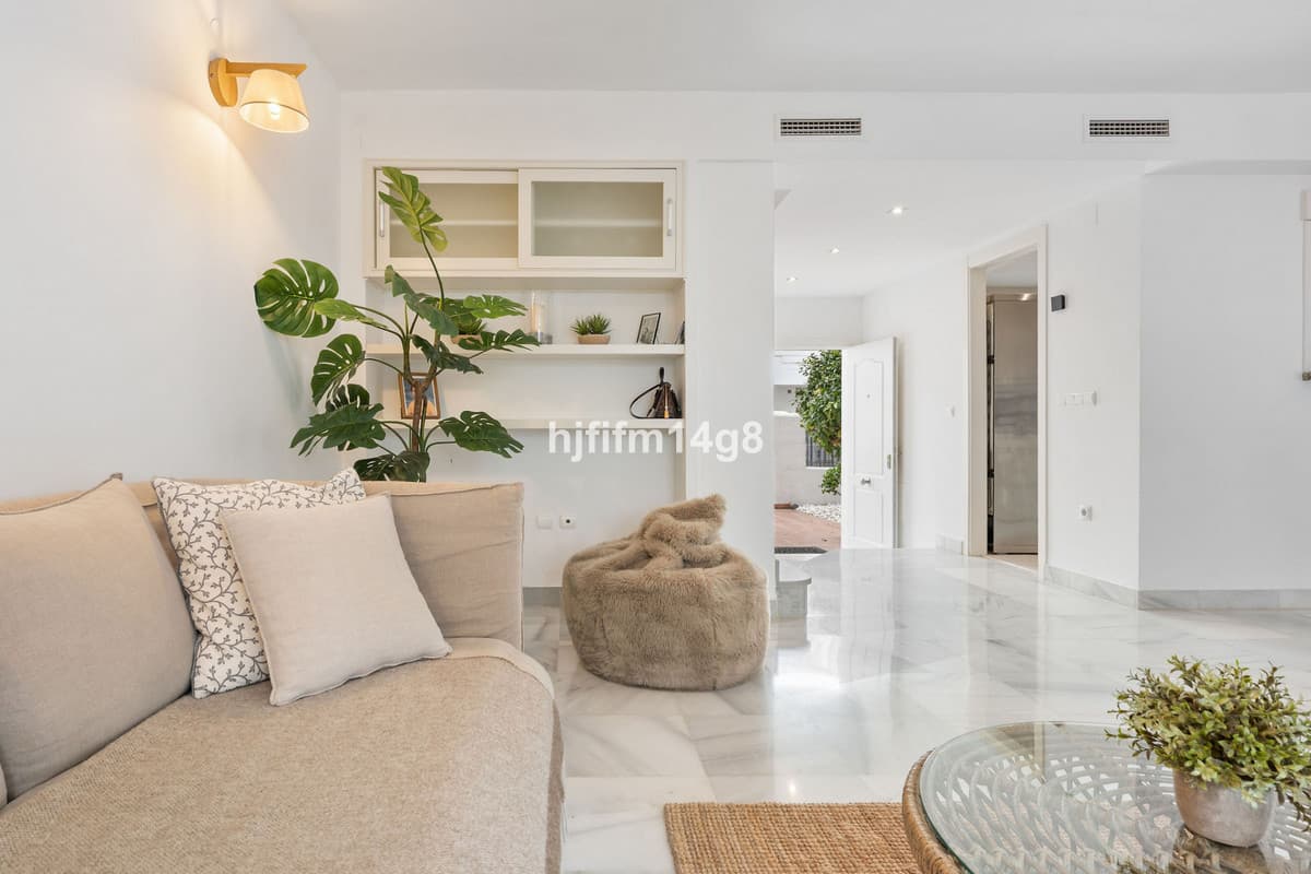 Townhouse in Nueva Andalucía — photo 8 of 10