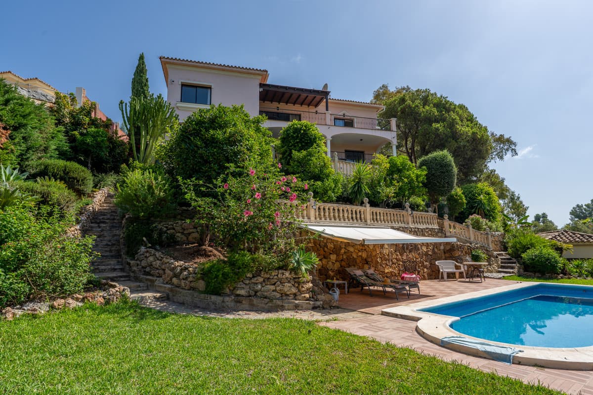 Detached Villa in Benahavís — photo 1 of 10