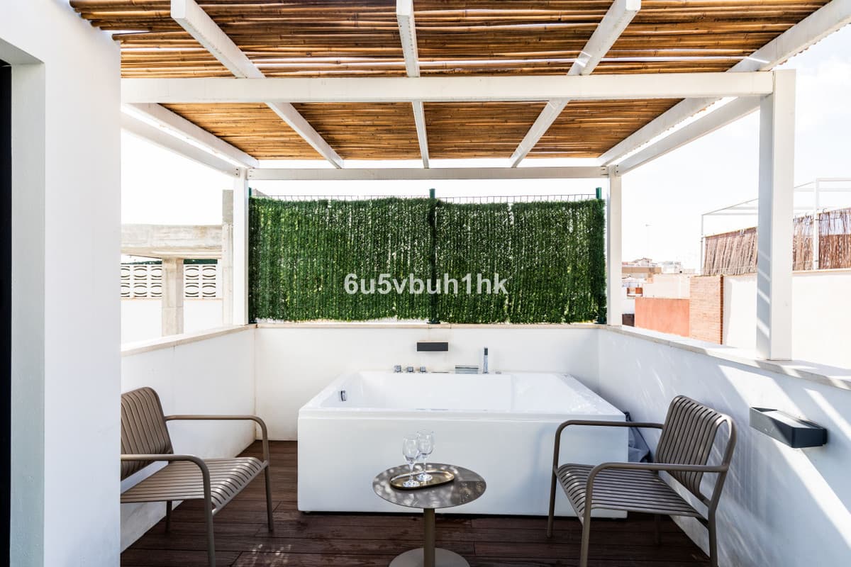 Townhouse in Málaga — photo 1 of 10
