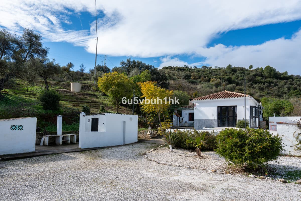Cortijo in Alhaurín el Grande — photo 1 of 10