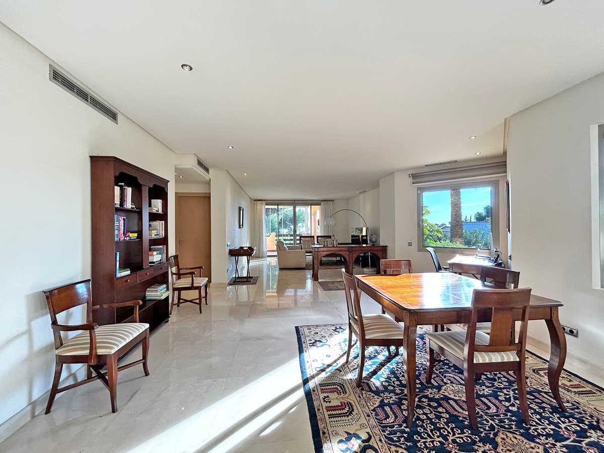 Middle Floor Apartment in The Golden Mile — photo 4 of 10