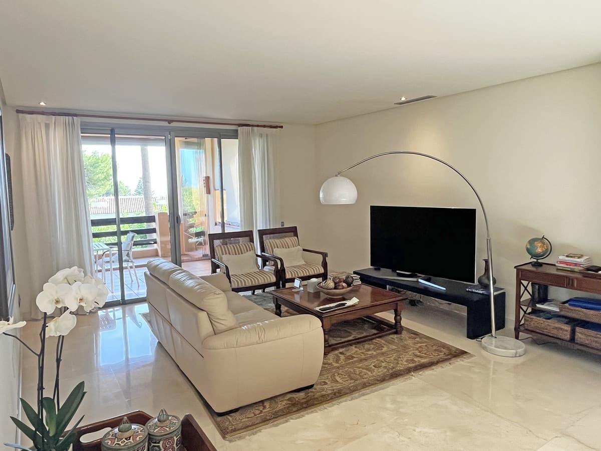 Middle Floor Apartment in The Golden Mile — photo 6 of 10