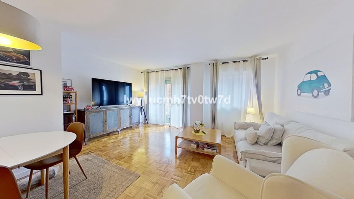 Middle Floor Apartment in Málaga Centro — photo 1 of 10