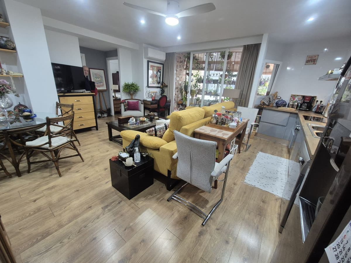 Middle Floor Apartment in Marbella — photo 1 of 10