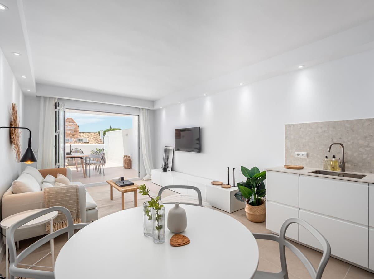 Middle Floor Apartment in Nueva Andalucía — photo 2 of 10