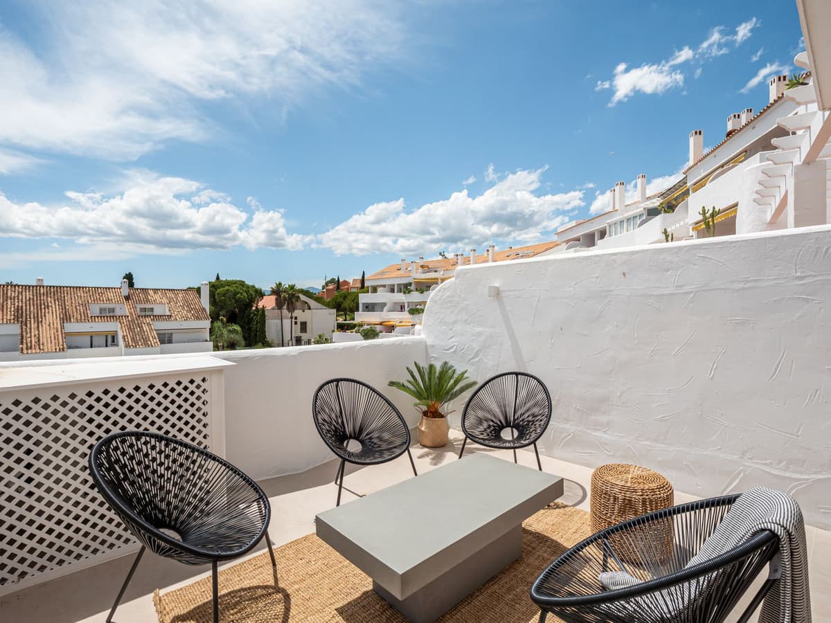 Middle Floor Apartment in Nueva Andalucía — photo 6 of 10