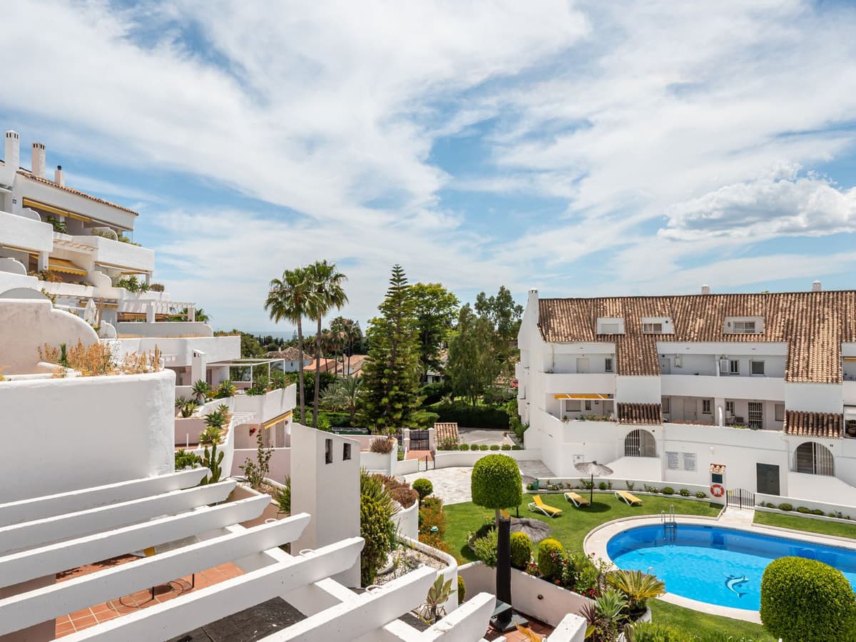 Middle Floor Apartment in Nueva Andalucía — photo 7 of 10