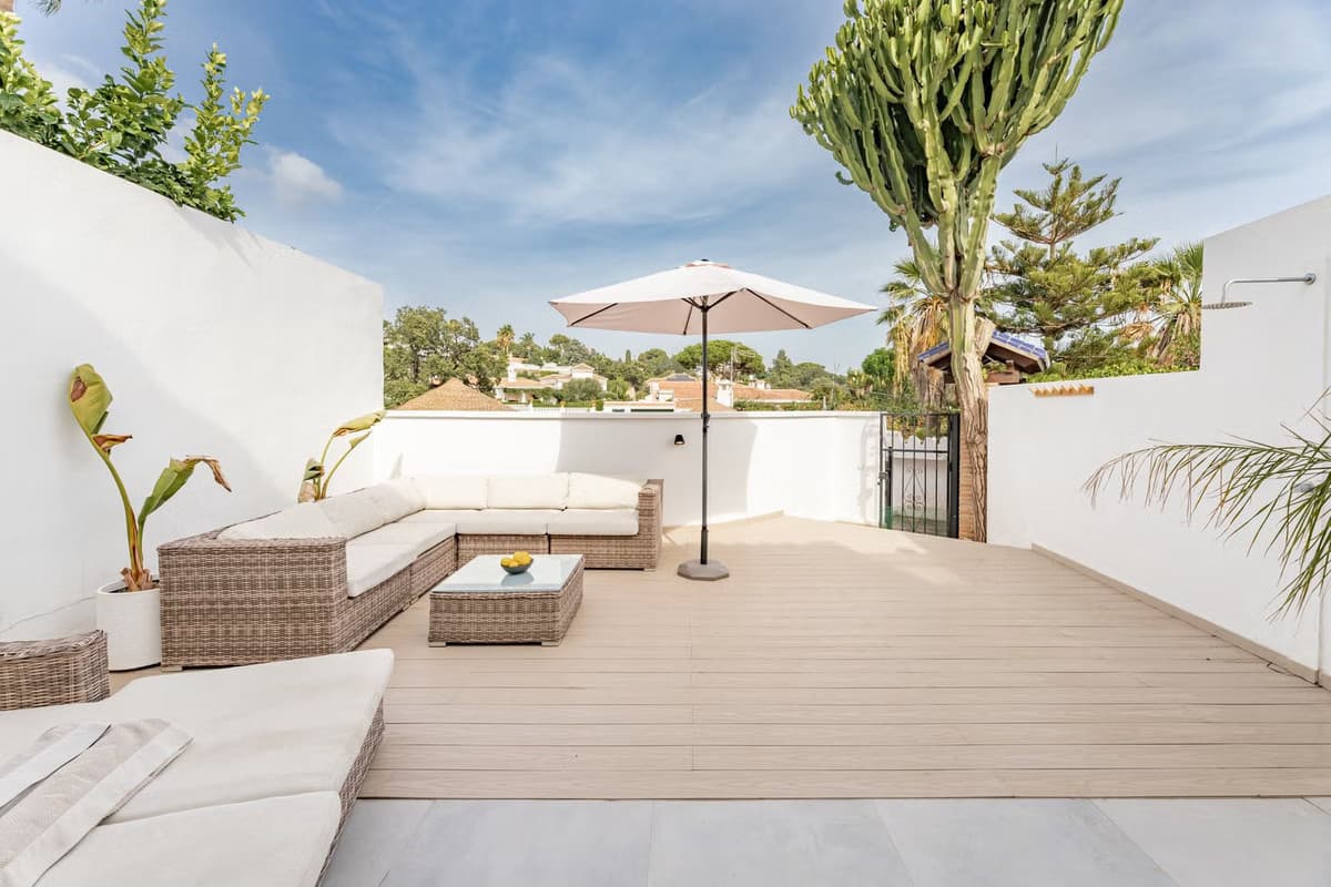 Townhouse in Elviria — photo 2 of 10
