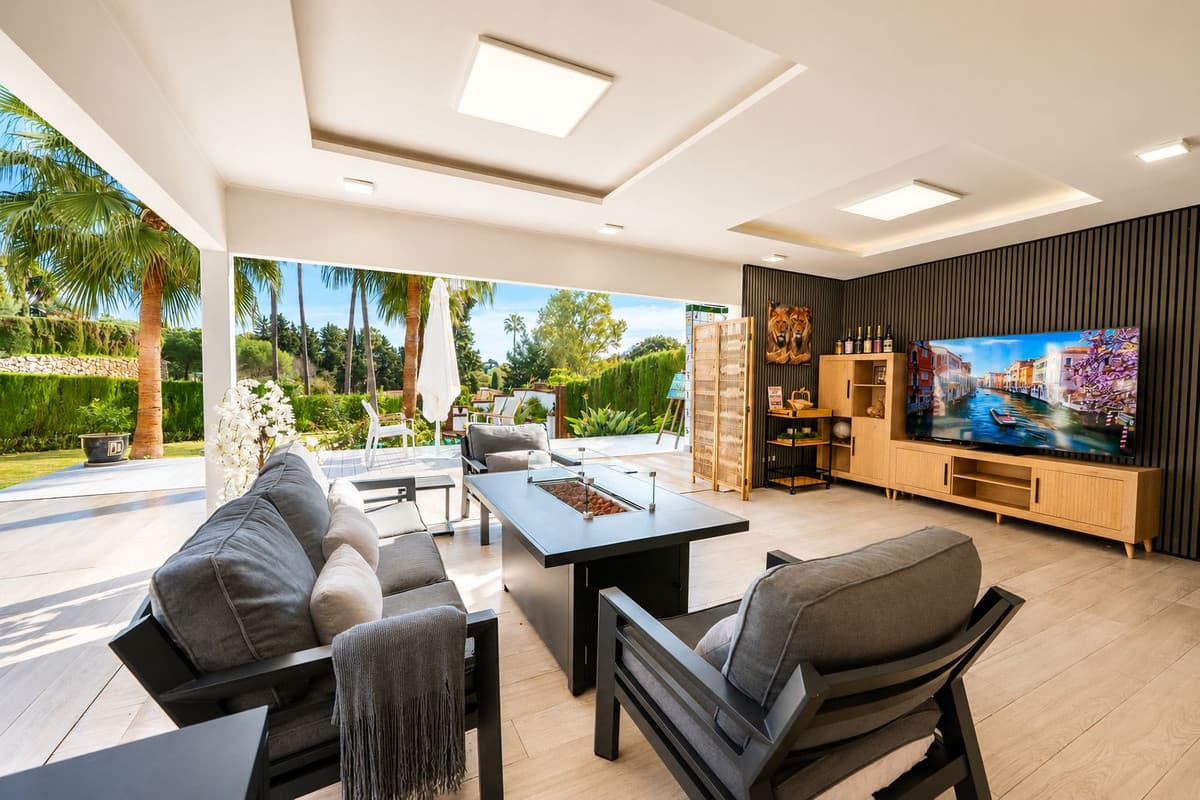 Detached Villa in El Paraiso — photo 1 of 10