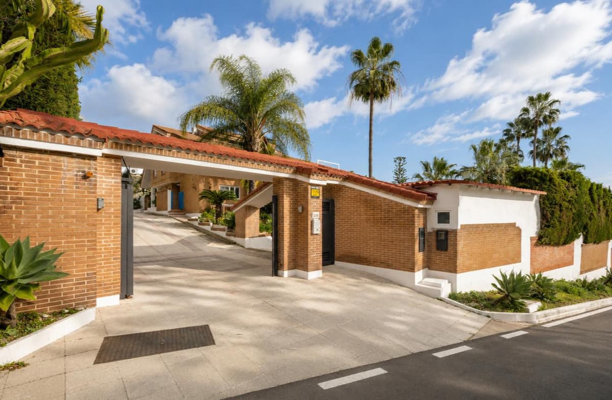 Detached Villa in El Paraiso — photo 7 of 10