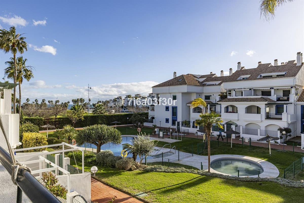 Townhouse in San Pedro de Alcántara — photo 1 of 10