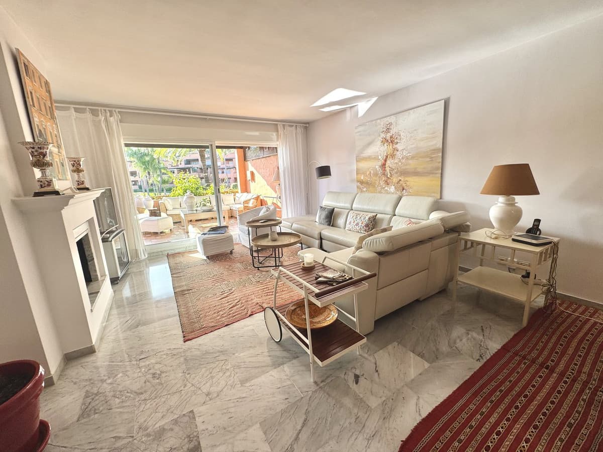 Penthouse Duplex in Guadalmina Baja — photo 3 of 10