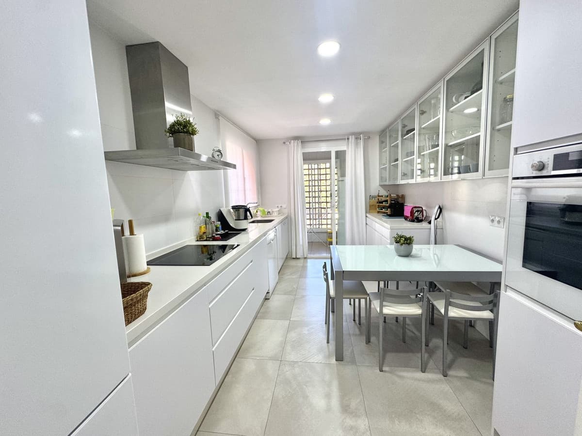 Penthouse Duplex in Guadalmina Baja — photo 10 of 10