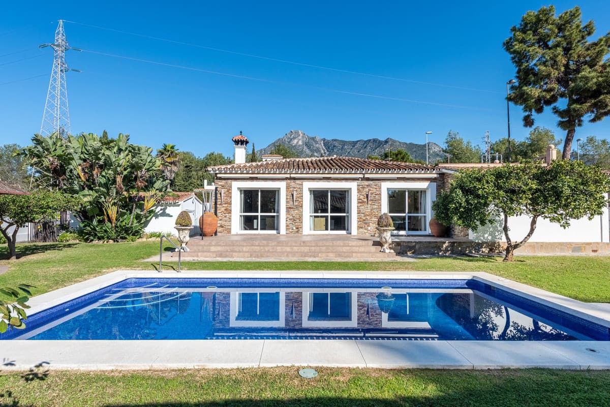 Detached Villa in The Golden Mile — photo 1 of 10