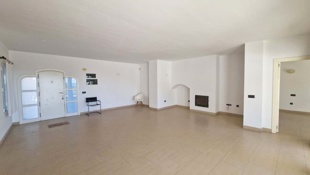Middle Floor Apartment in Benalmadena Costa — photo 2 of 10