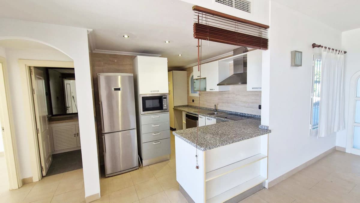 Middle Floor Apartment in Benalmadena Costa — photo 4 of 10