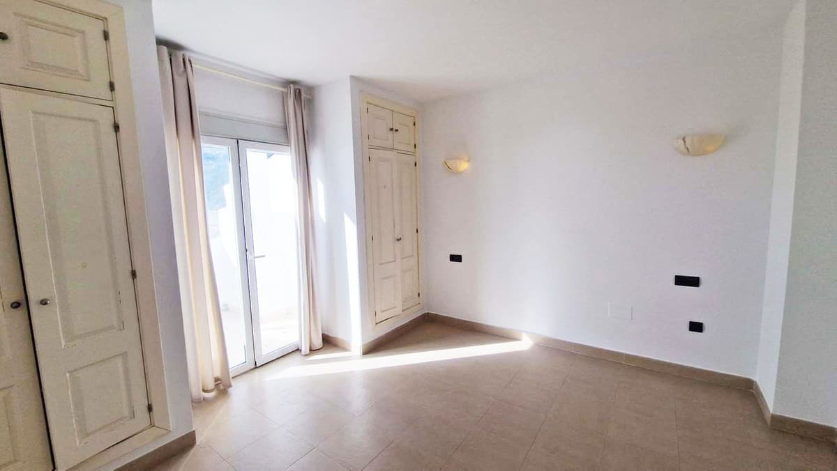 Middle Floor Apartment in Benalmadena Costa — photo 8 of 10